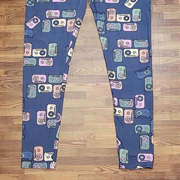 LuLaRoe Retro Tape Cassette Print Leggings Size Tall & Curvy - Picture 3 of 10